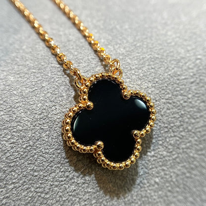 CLOVER LEAF NECKLACE | ONYX